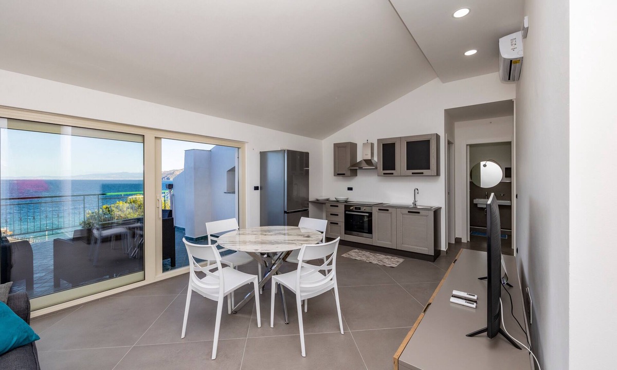 Patti Apartment | Apartment 'Seaview' with Sea View, Wi-Fi and Air Conditioning