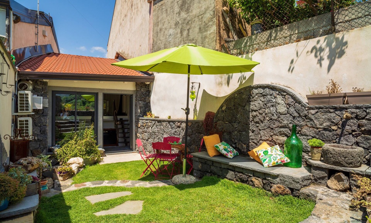Rovittello Apartment | Apartment 'Sikelia Relais 2' with Mountain View, Wi-Fi and Air Conditioning