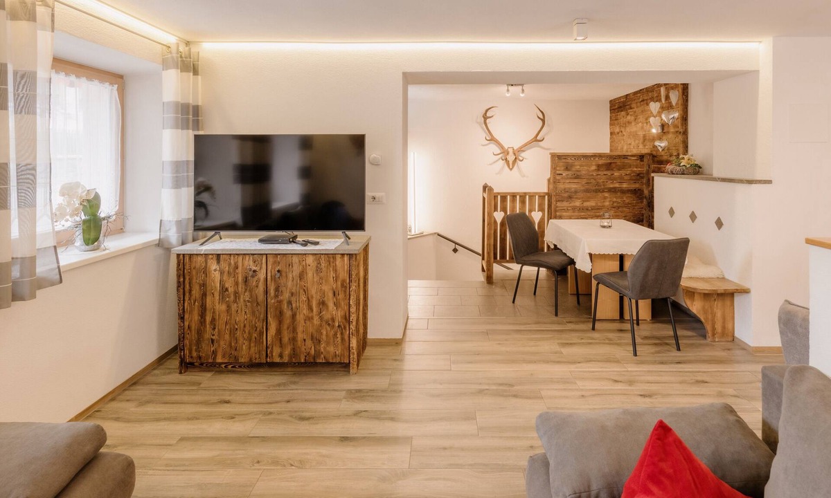 Valle Aurina Apartment | Apartment "Steinhaus XL" with Mountain View, Shared Pool & Wi-Fi