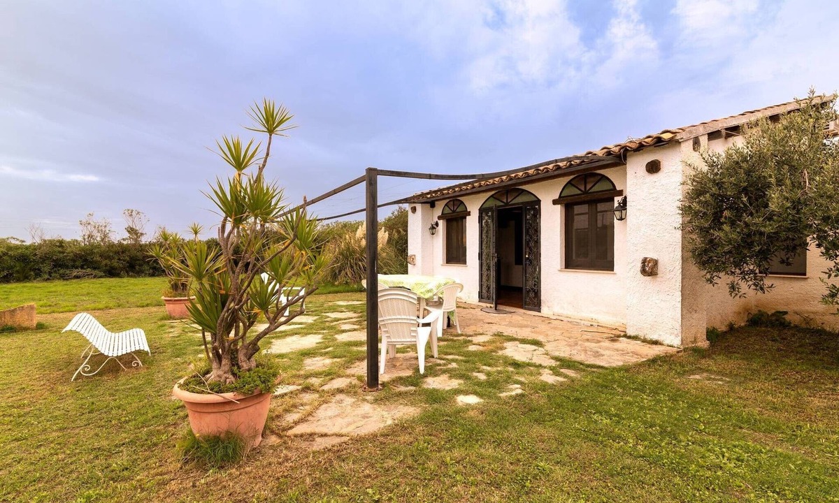 Porticalazzo Apartment | Apartment 'Tenuta Donna Vittoria Grande' with Mountain View, Wi-Fi and Air Conditioning
