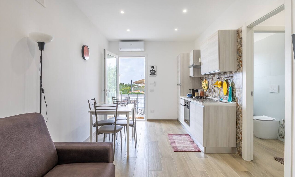 Ragusa Apartment | Apartment 'Ulivo' with Shared Terrace, Wi-Fi and Air Conditioning