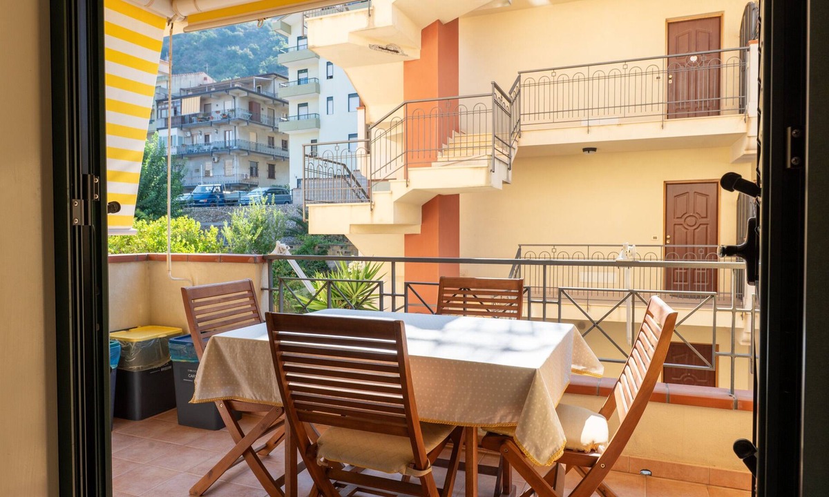 Piraino Apartment | Apartment 'Vacanza Gliaca' with Sea View, Balcony and Air Conditioning
