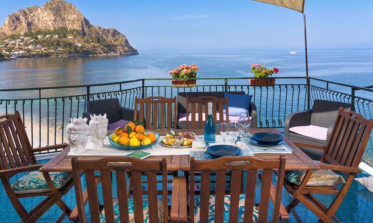 Santa Flavia Apartment | Apartment with seafront terrace (Kafara Beach)