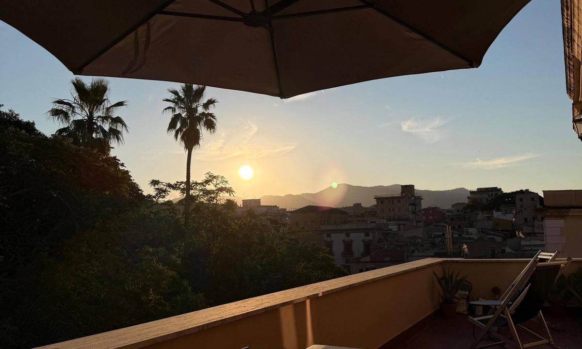 Albergheria Apartment | Apartment with terrace for exclusive use 30 m from Palermo Cathedral