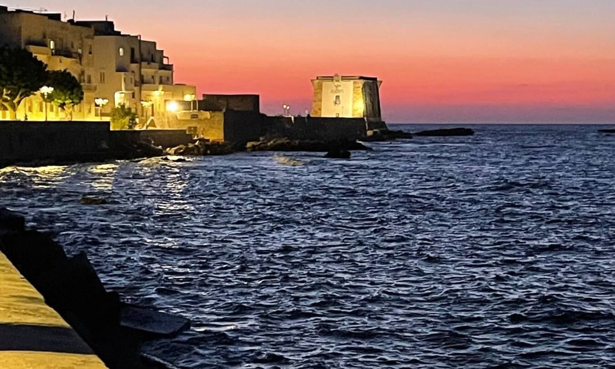 Trapani City Centre Apartment | Apartment with three comfortable rooms with bathroom ideal for friends in central Trapani.