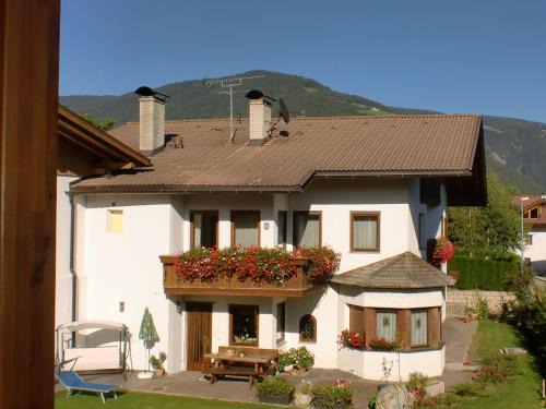 Naz Apartment | Apartments in Naz-Sciaves, Italy