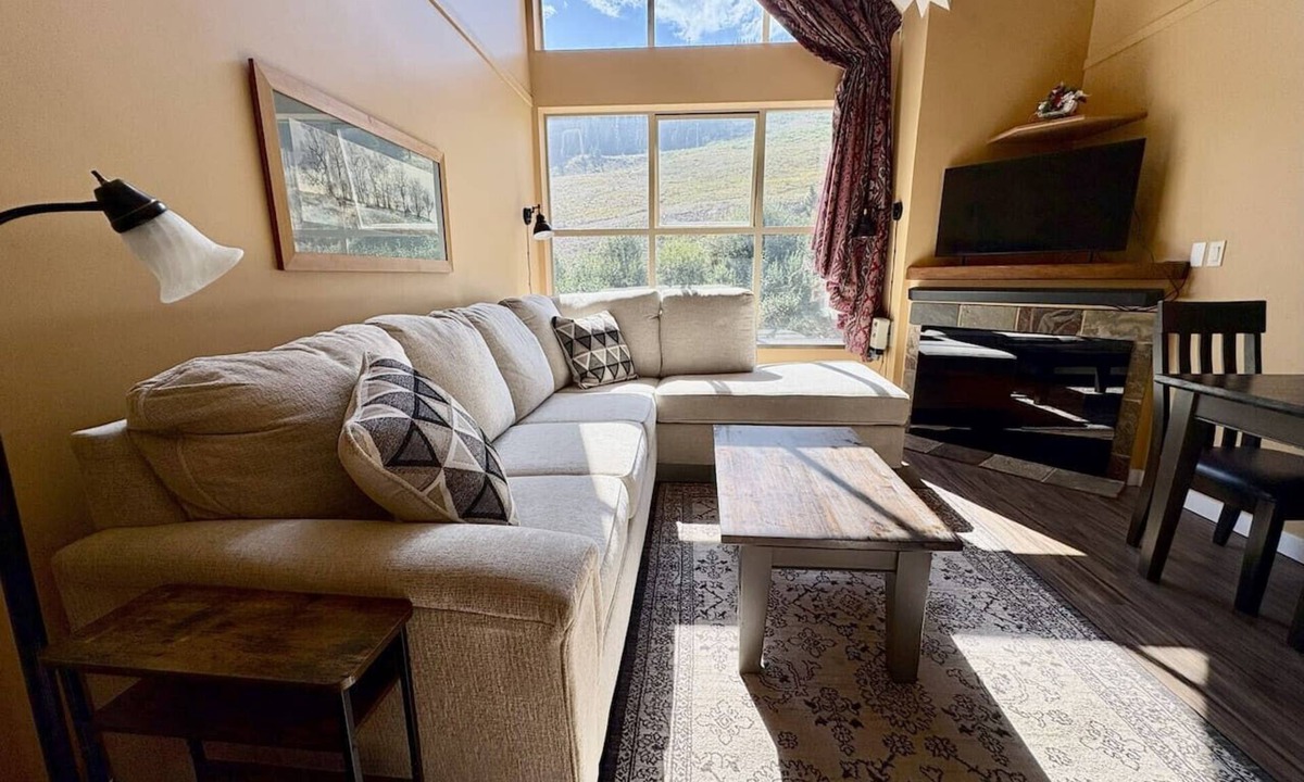 Okanagan-Similkameen Apartment | Apex Mountain ~ Alpine Ski Inn ~ Best Location on The Hill
