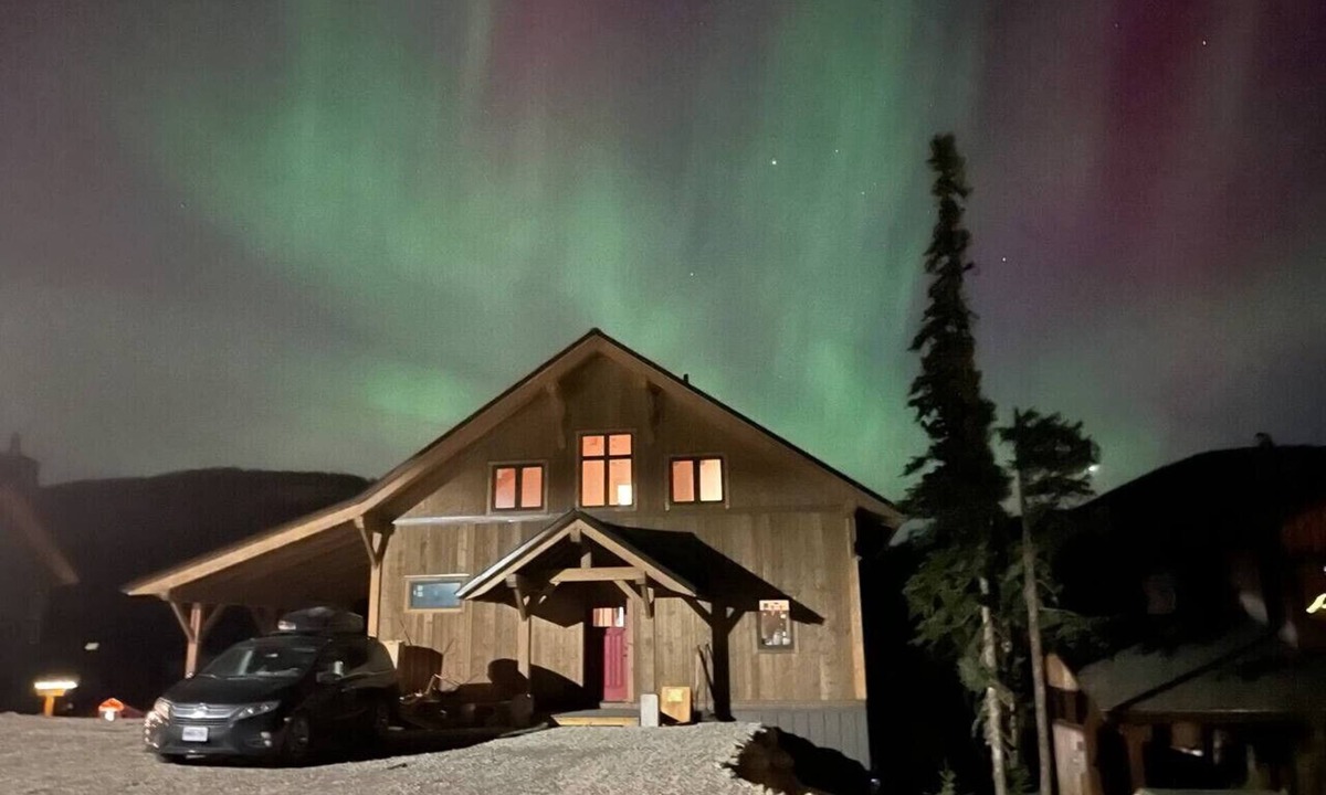 Apex Mountain Ski Chalet | Apex Mountain - Boards `n` Blades Chalet