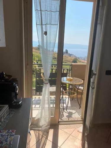 Mili San Pietro Apartment | Appartamento Gardenie Vista Mare Relax