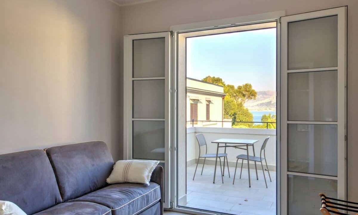 Carini Apartment | Appartamento "Isola di Panarea 2"