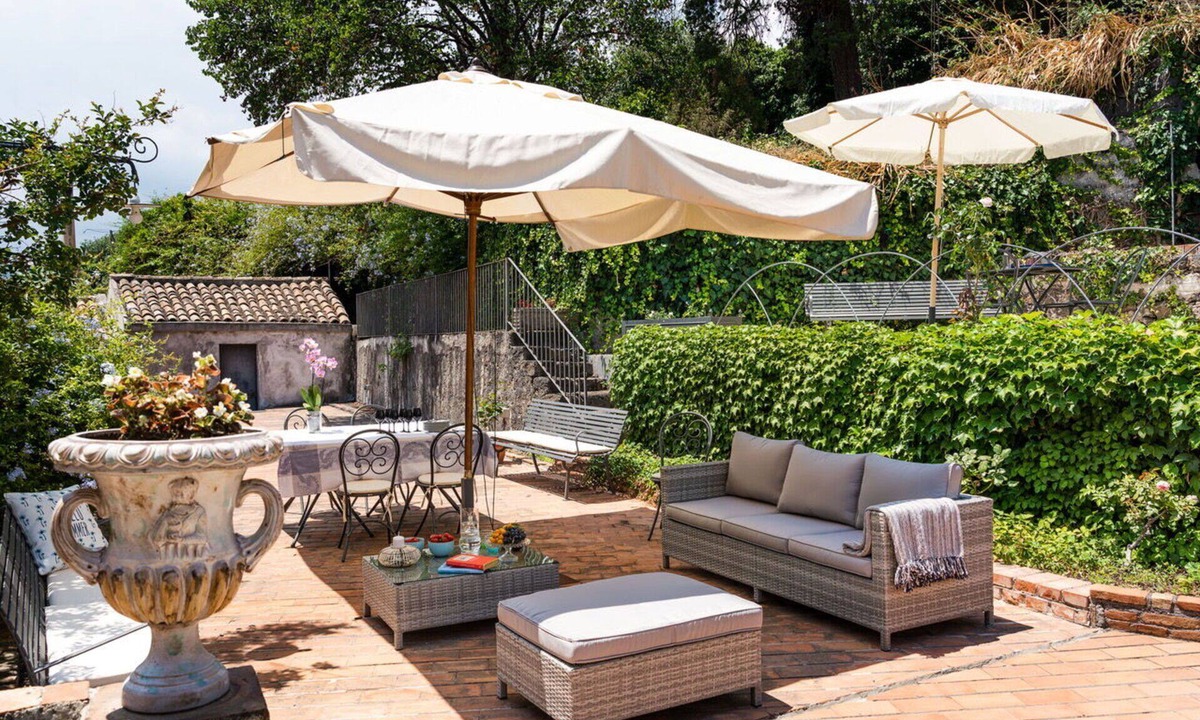 Piedimonte Etneo Villa | Aristocratic villa with private pool and garden