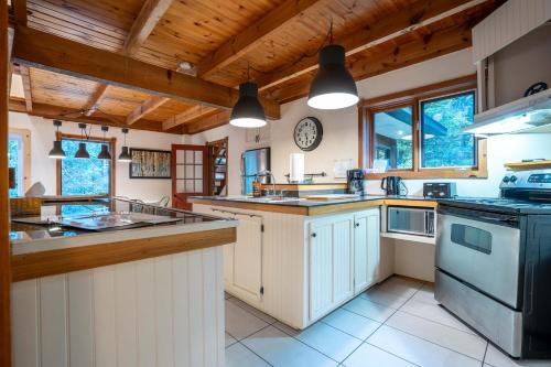 Sainte-Melanie Ski Chalet | Au Chic Chalet des Chutes Chic Chalet