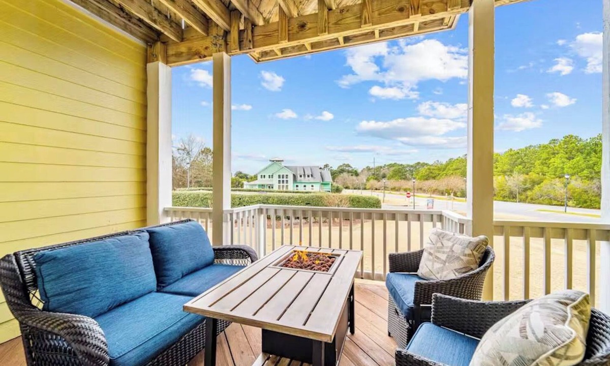 Bermuda Bay House | Aviation Themed Townhome w/Waterpark & Game Room - Pet Friendly