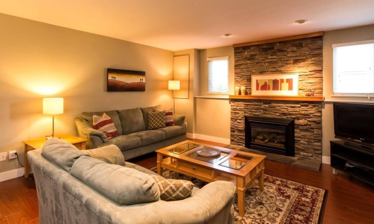 Lynn Valley Apartment | Awesome 2BR Near Lynn Valley best trails and parks