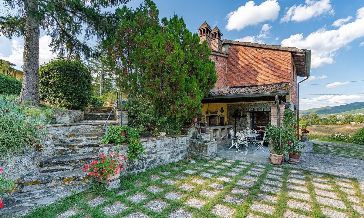 Molin Bianco-pian D'uscianom House | Awesome home in Arezzo -AR- with WiFi