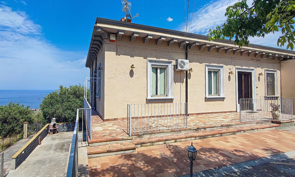 Sorrentini House | Awesome home in Patti with WiFi