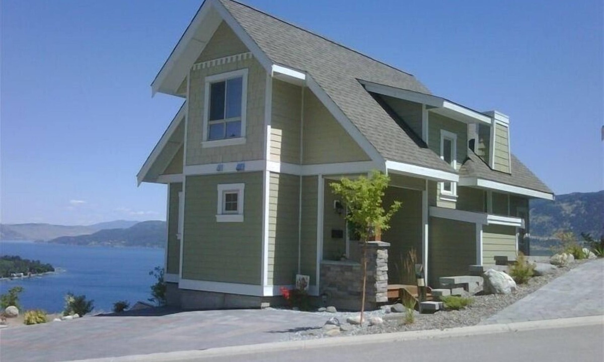 Central Okanagan Cottage | Awesome Lakeview inside/out, 5 min walk to main amenities park/store STR license