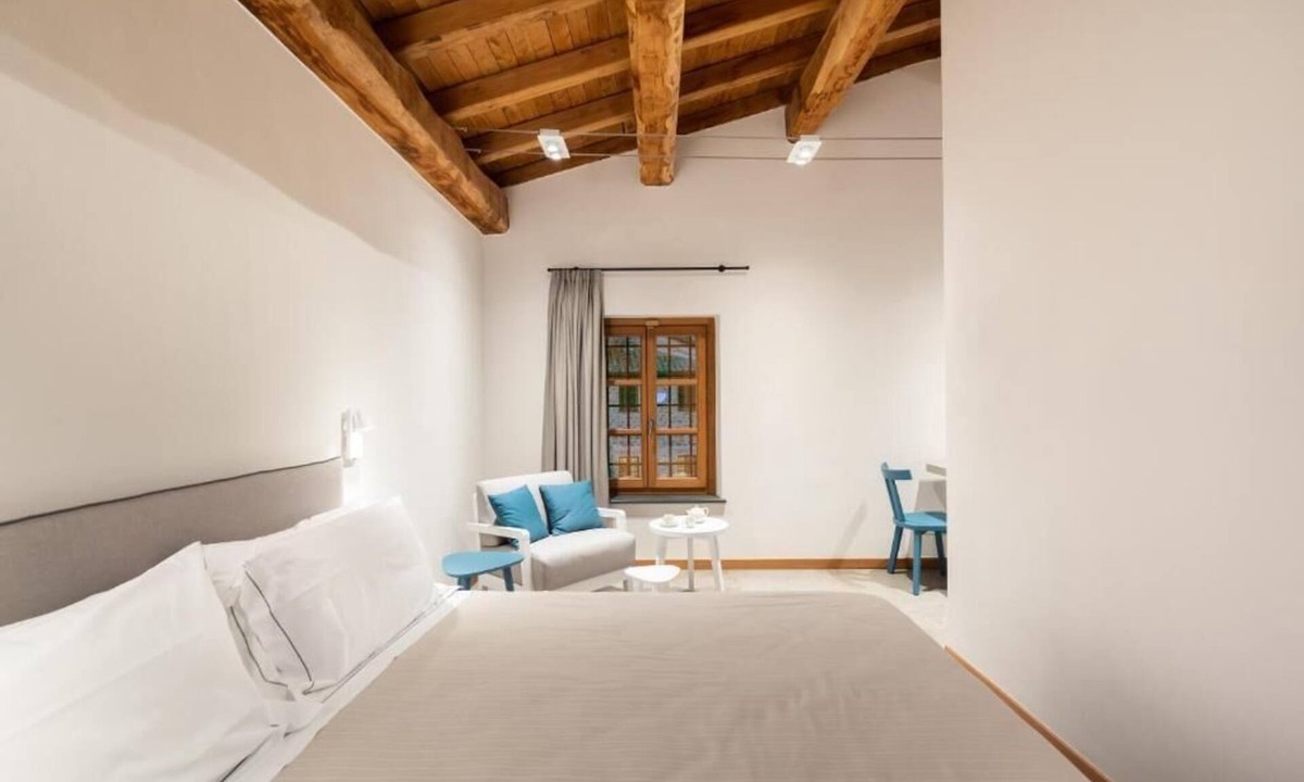 Cori Hostel | Balthazar Double Room with Spa Bath
