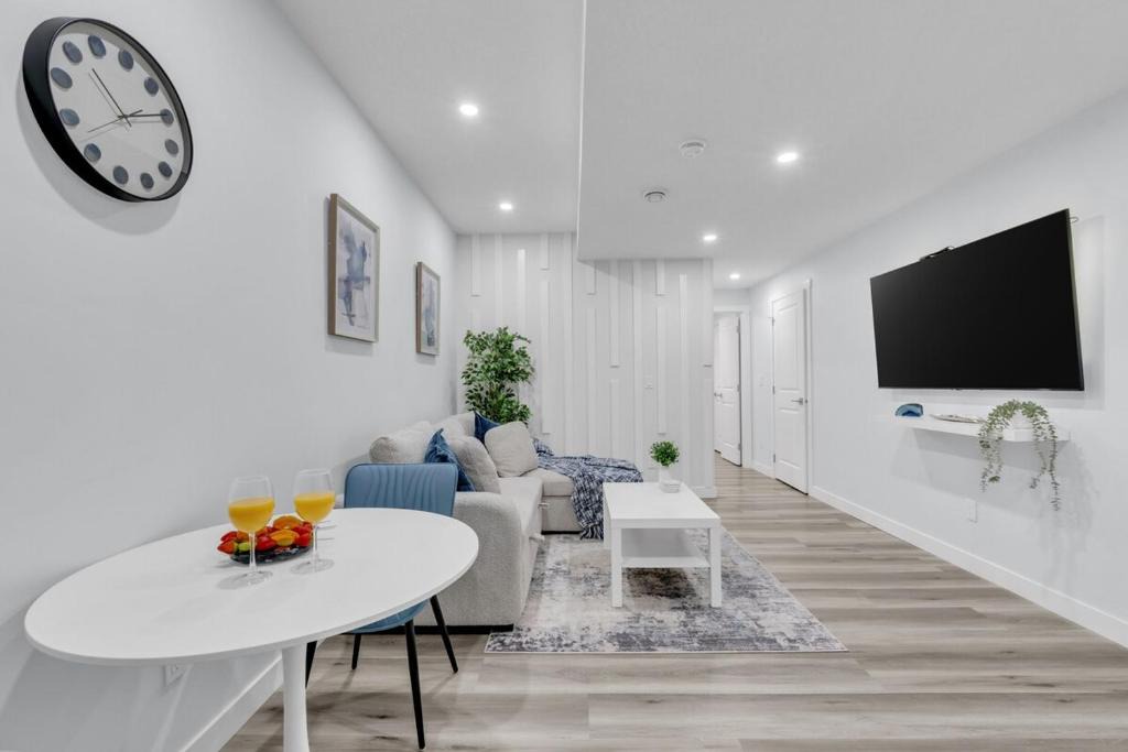Calgary Apartment | Basement in Calgary - 10 Mins from Calgary Airport