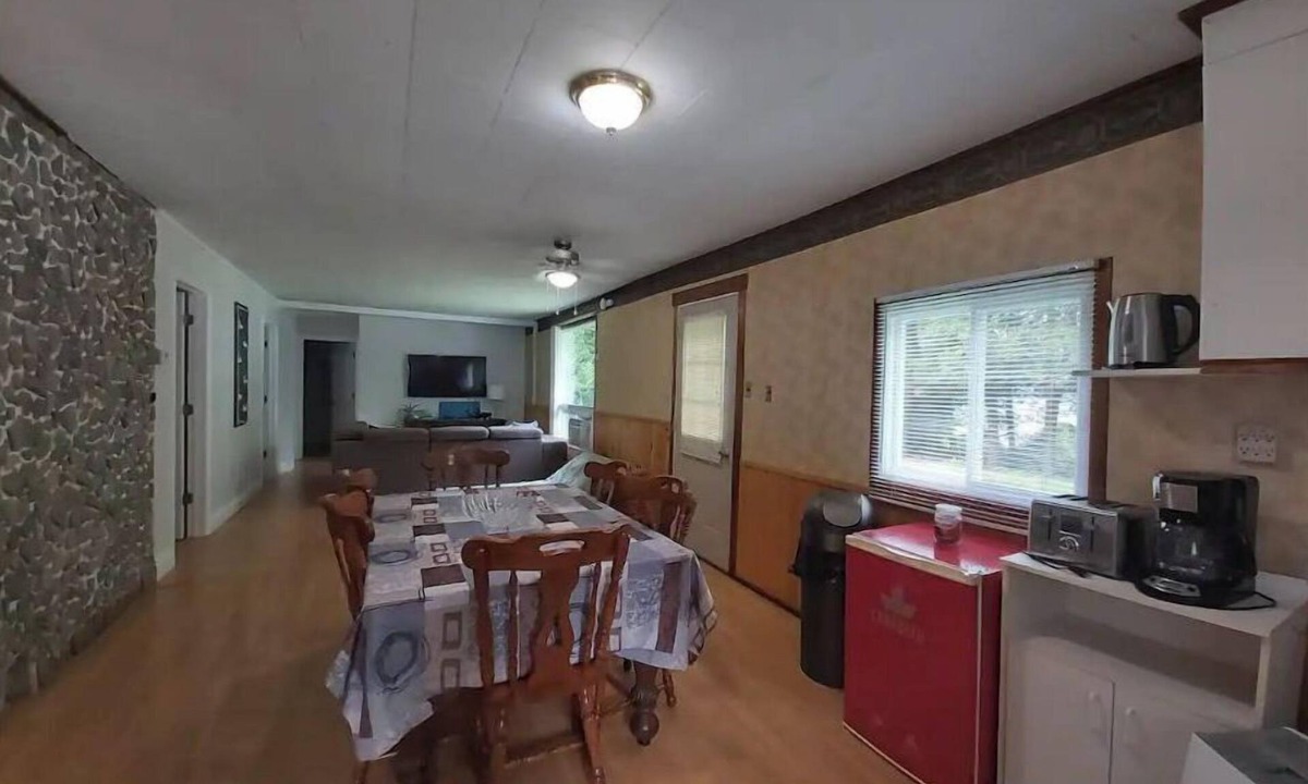 Hope Bay House | Bayfront Rustic Cottage | 4Br + Pet Friendly