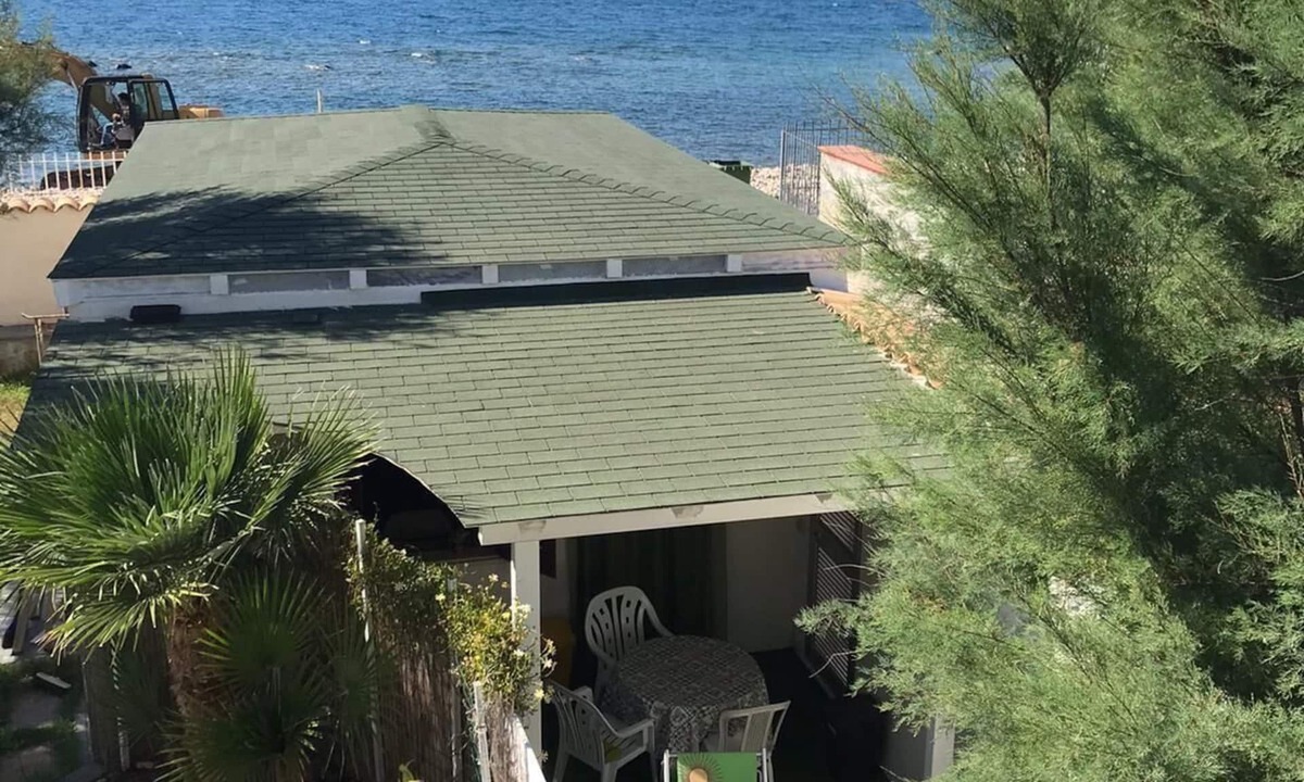 Milianni House | Beach house flat with water view