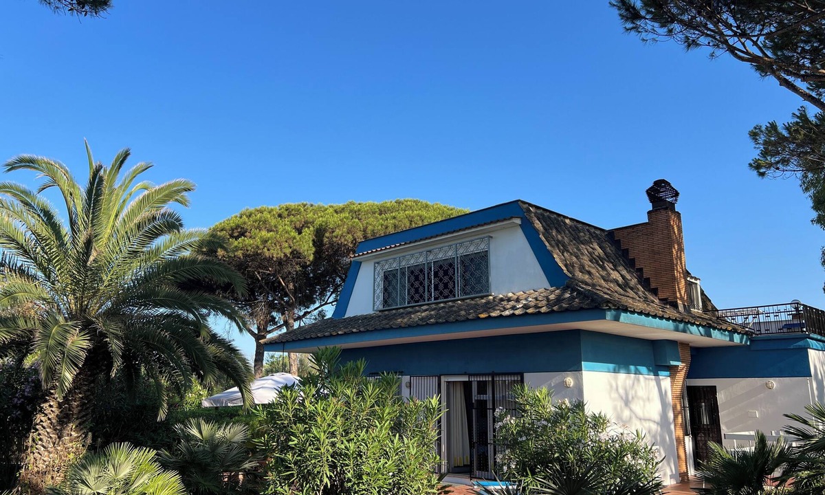 Latina Lido House | Beach House with Large Garden ~ Sleeps 2–6 ~ Terracina ~ Porto Badino ~ Italy
