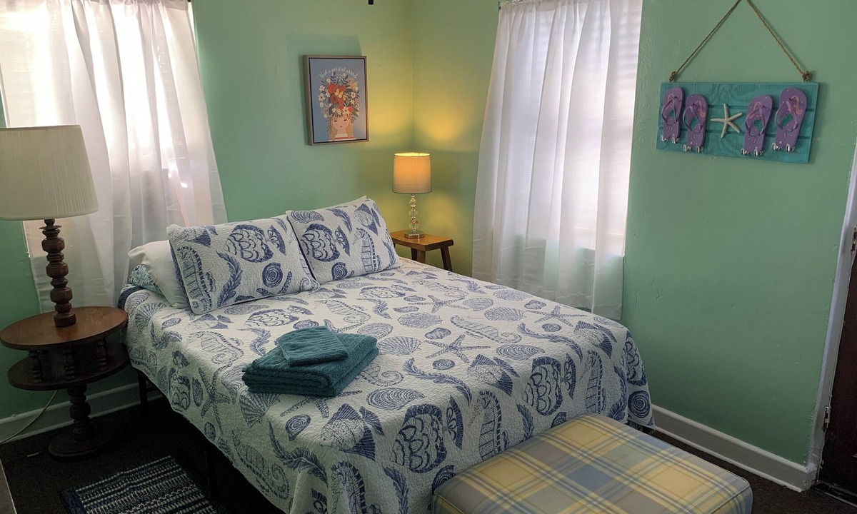 Bayview Apartment | Beach Side Studio #1 - Pet Friendly, WiFi, Off-Street Parking, Large Smart TV