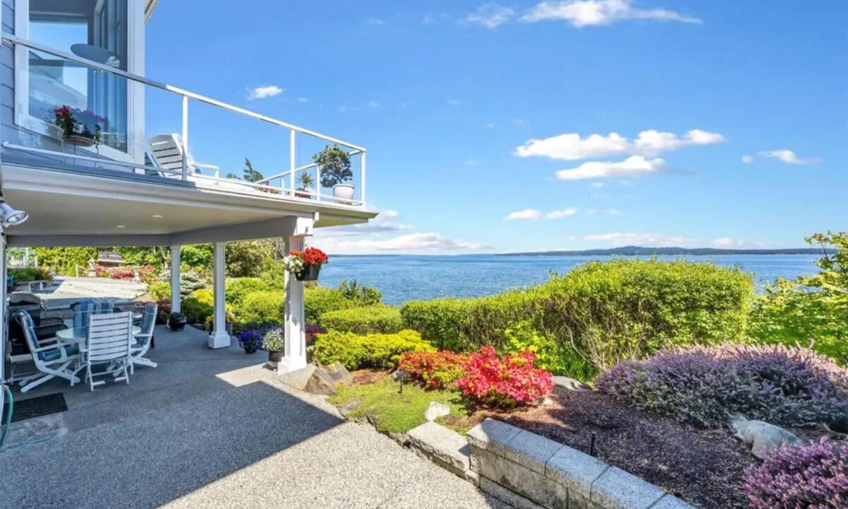 Chemainus House | Beachfront property with beach access located in in close proximity to amenities