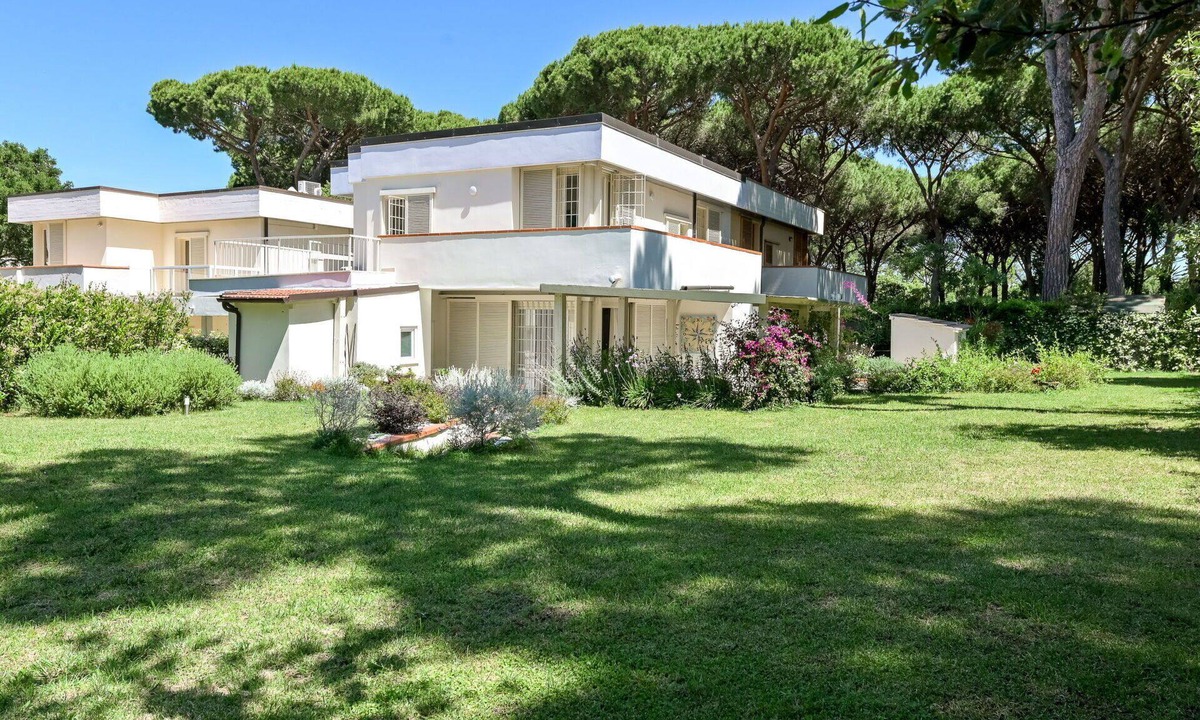 Punta Ala Villa | Beautiful private villa for 10 guests with WIFI, A/C, TV, patio and pets allowed