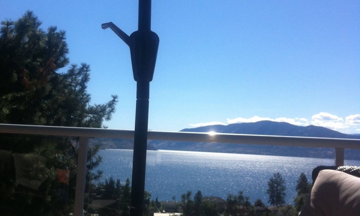Central Okanagan House | Beautiful 750sqf private suite.Spectacular view, close to downtown!