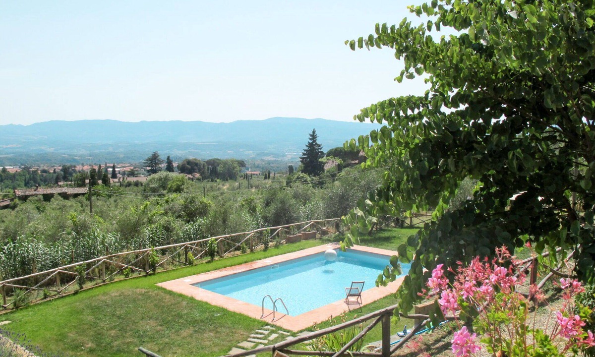 Pian di Sco House | Beautiful apartment in villa for 4 people with pool, WIFI, TV and terrace