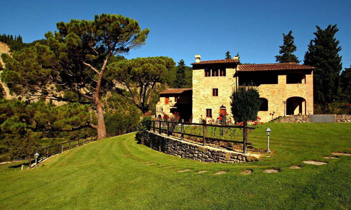 Dicomano Apartment | Beautiful apartment for 6 people with pool, WIFI, TV and pets allowed