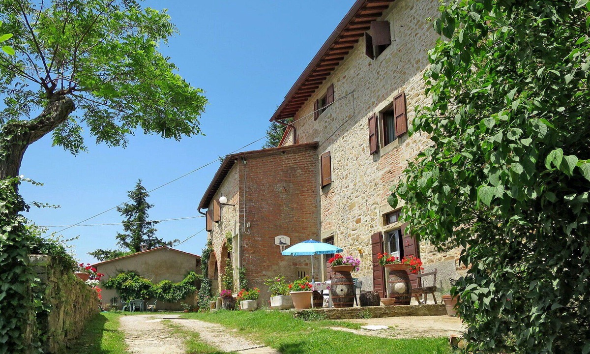 Castelfranco di Sopra Villa | Beautiful apartment in villa for 3 people with WIFI, pool, patio, pets allowed and panoramic view