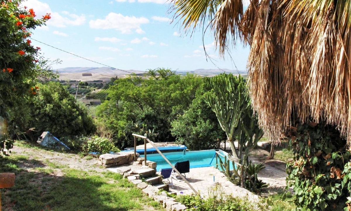 Mockarta House | Beautiful Holiday Home in Fulgatore with Swimming Pool