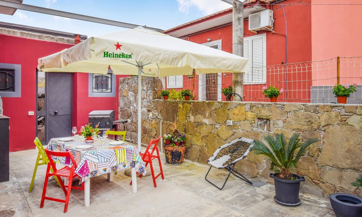 Mitogio House | Beautiful home in Mitogio with WiFi