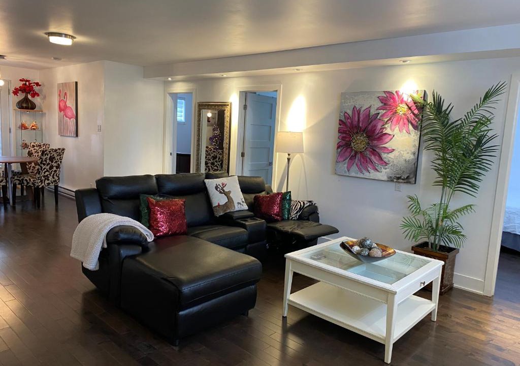Brossard Apartment | Beautiful private full condo