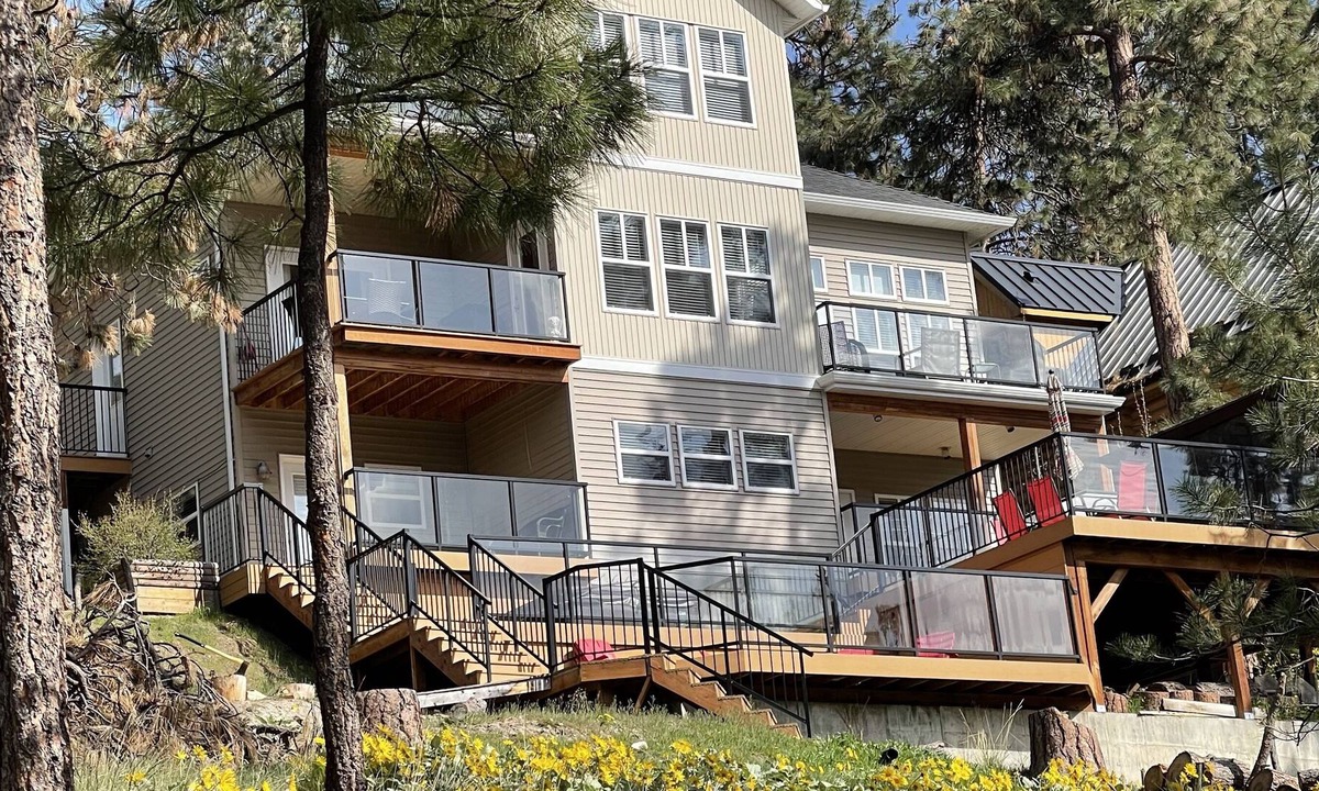 Okanagan Centre House | Beautiful Private Home - 1.25 Acres Overlooking Lake Okanagan