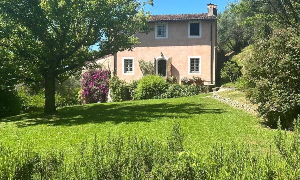 Camaiore Villa | Beautiful private villa with WIFI, TV, patio, pets allowed and panoramic view, close to Viareggio