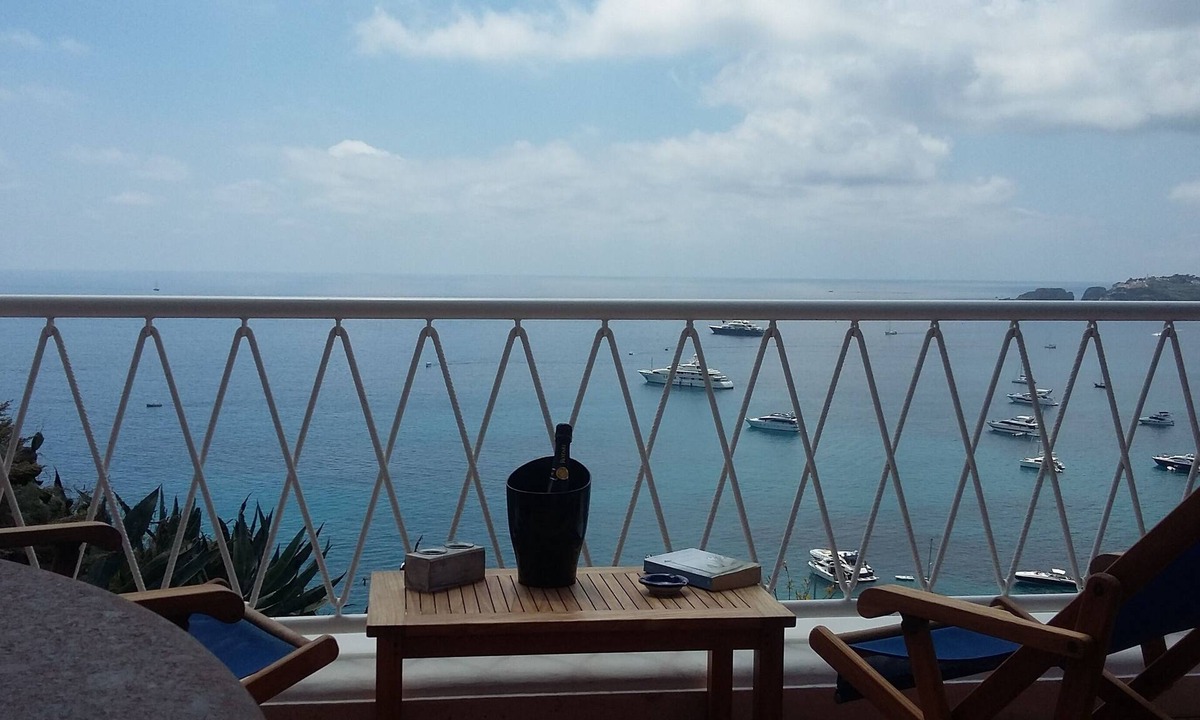 Le Forna Villa | BEAUTIFUL ROMANTIC VILLA SURROUNDED BY GREENERY OVERLOOKING THE SEA