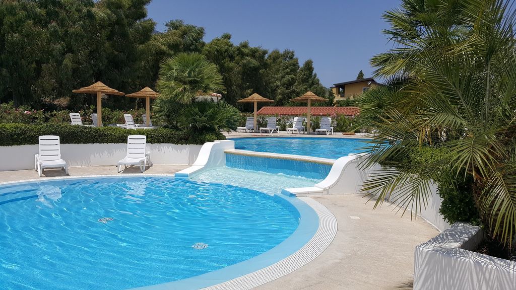 San Giorgio House | Beautiful three-room villa, right on the sea, swimming in the pool, culture and relaxation