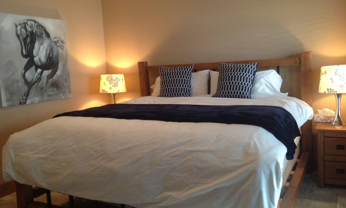 Osoyoos House | Beautiful townhome in family friendly Casa Del Mila Oro