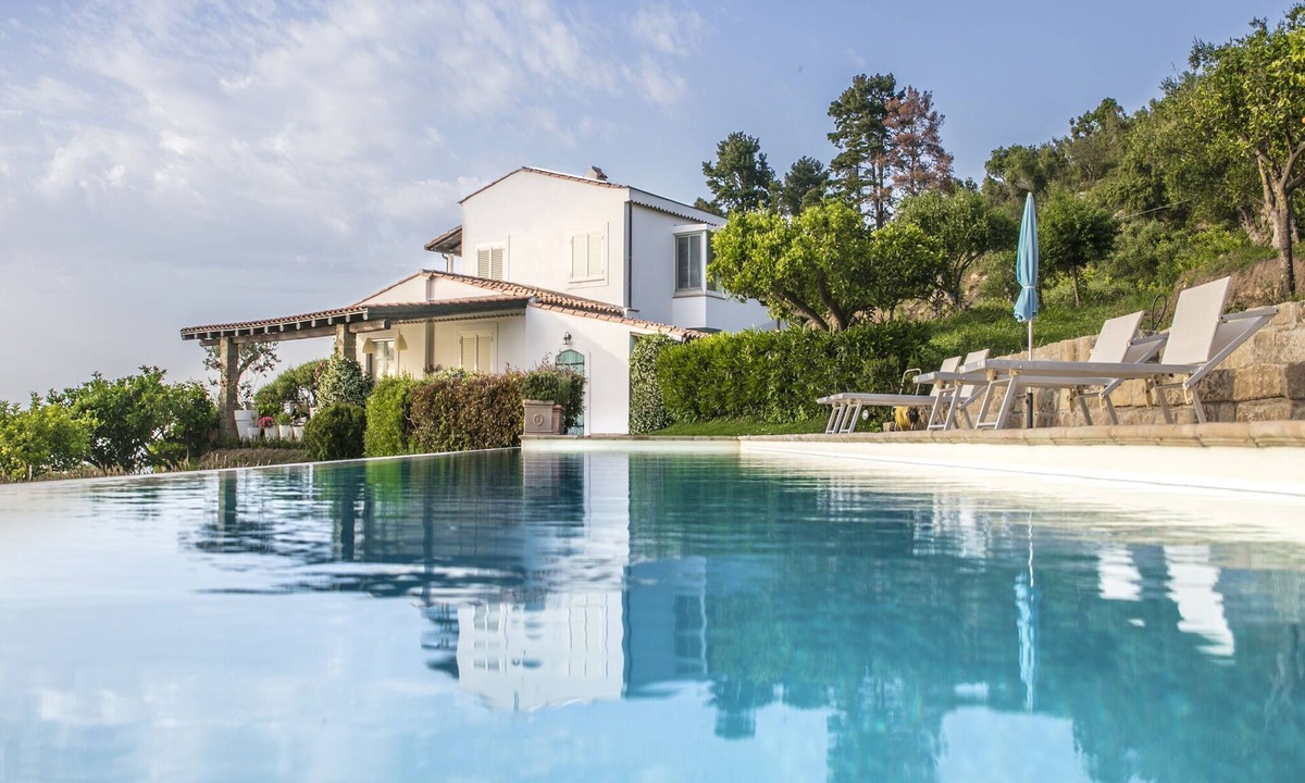 Catute Villa | Beautiful villa with private pool overlooking the sea at 4km from the beach