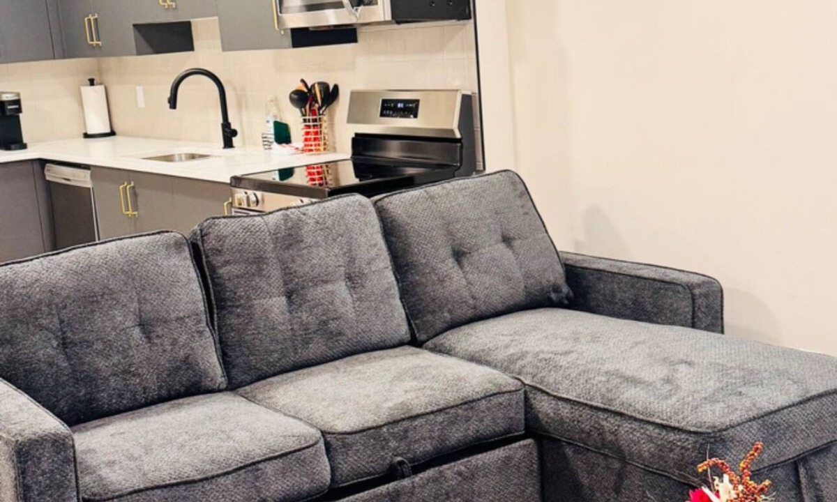 Southeast Calgary House | Beautiful walk out basement suit in south east Calgary