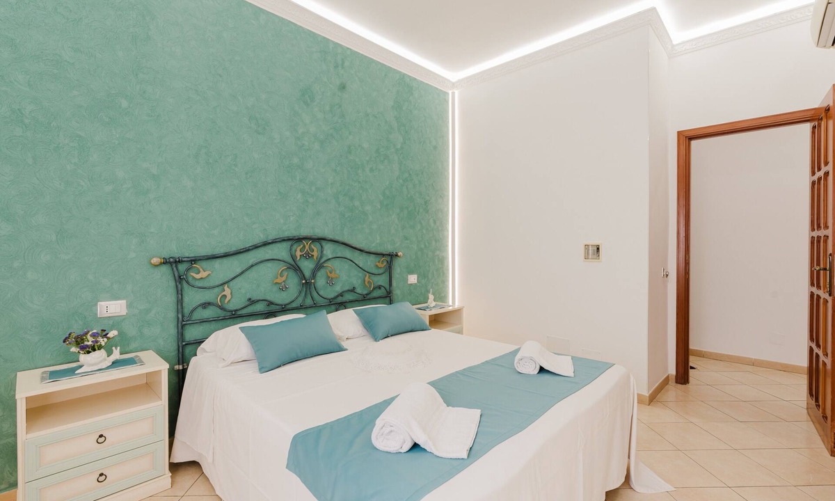 San Vito Lo Capo Bed & Breakfast | Bed and Breakfast 'Le Ortensie Verde' with Shared Terrace, Wi-Fi and Air Conditioning