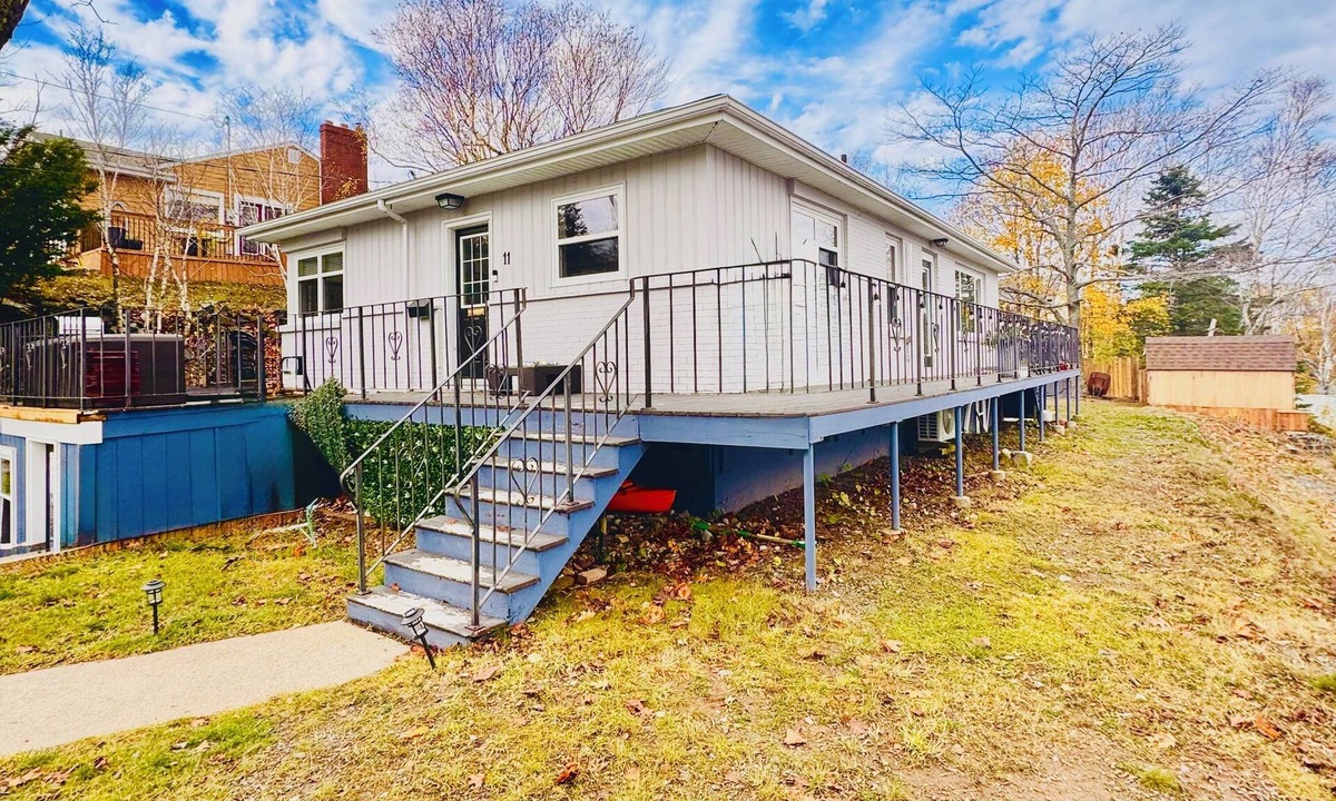 Halifax House | Bedford Basin View Retreat | Minutes to MSVU | Short & Extended Stays