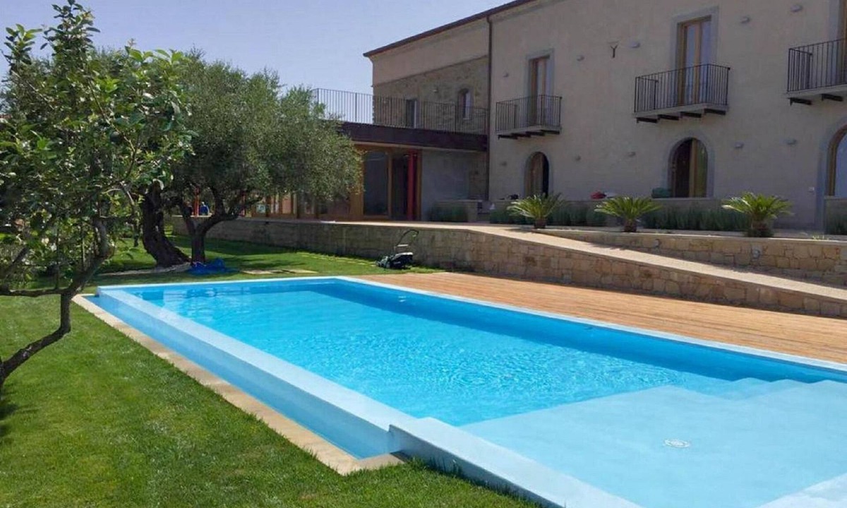 Naso Villa | Belvilla by OYO Hotel Alimunera