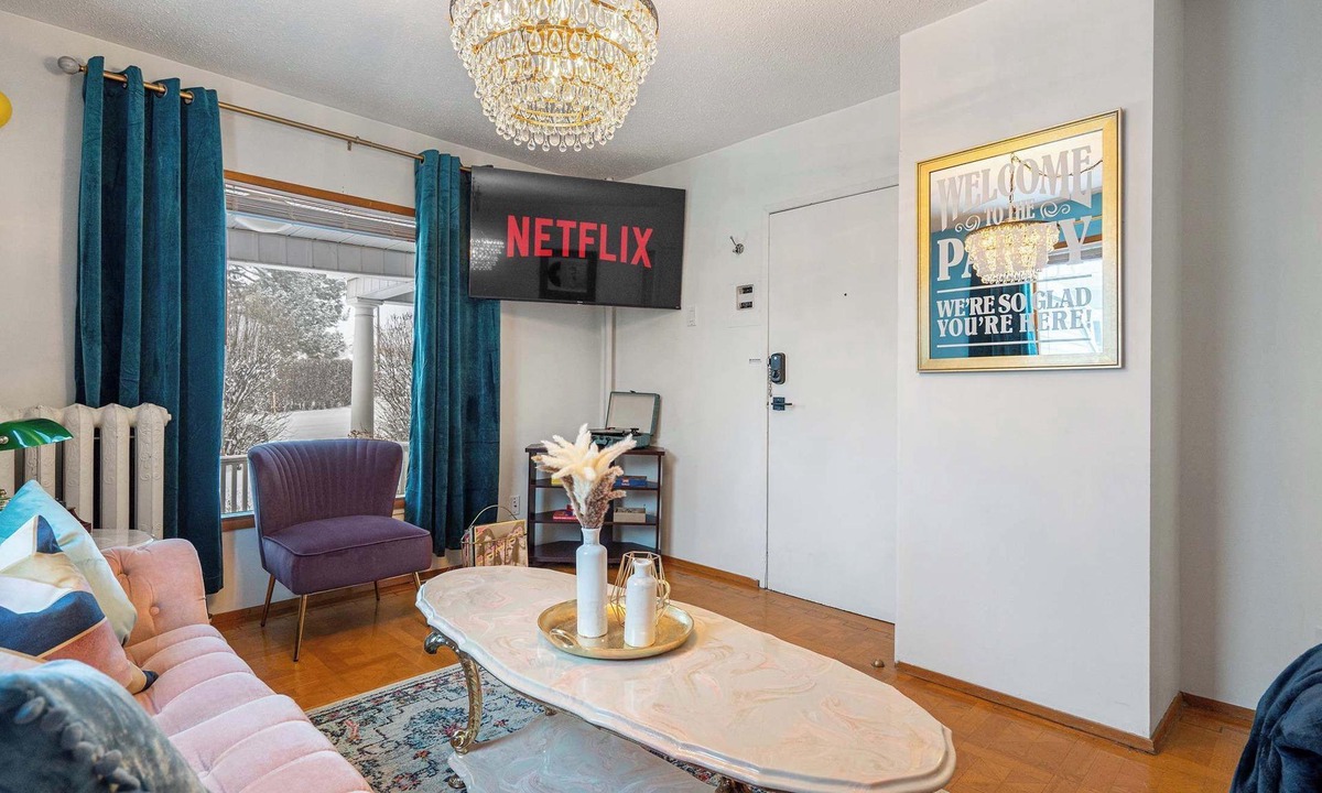 Cranbrook Apartment | Betty Lou's Library | Vintage | Downtown Cranbrook