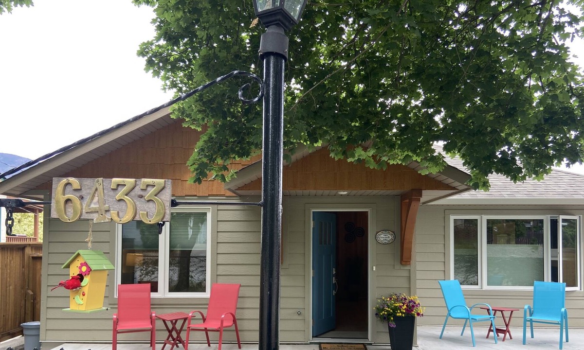 Oliver House | Bevies Casa A Wine Getaway, Come explore the Deep South of the Okanagan