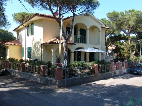 Marina di Castagneto Carducci Apartment | Blue apartment