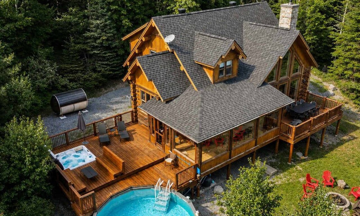Fiddler Lake Resort Ski Chalet | Blue Moose Private pool, spa & lake access